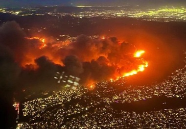 جهنم در لس آنجلس آمریکا! فرار هزاران نفر در پی آتش سوزی جنگل ها + عکس