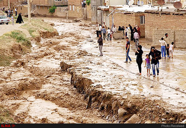 امدادرسانی هلال احمر به ۵۰۰ روستایی در سیلاب دهدز