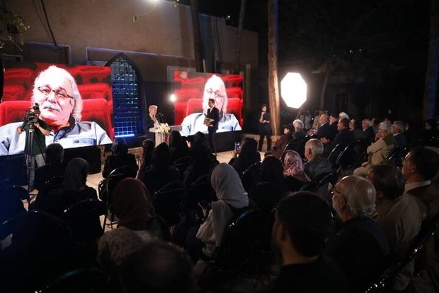 یلدا کاسبی: خرسندم که پدرم این همه درد و داغ را ندید
