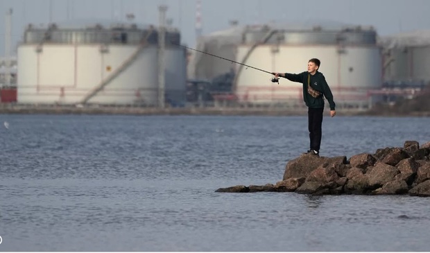  قیمت بنزین در روسیه در پی حملات پهپادی اوکراین به شکل بی سابقه افزایش یافت