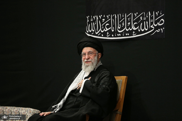 ببینید/ شعار مردم هنگام حضور رهبر انقلاب در حسینیه امام خمینی