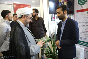 بازدید رئیس موسسه تنظیم و نشر آثار امام خمینی(س) از نمایشگاه خط خون