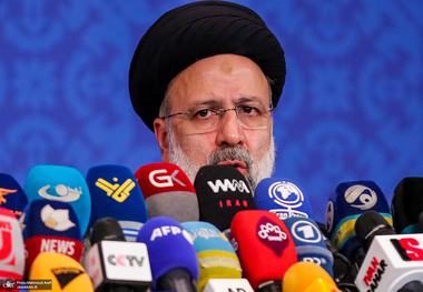 رئیسی: حقوق کارگران نباید یک‌ماه عقب بیفتد