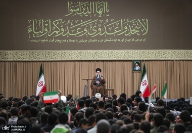 رهبر معظم انقلاب: اختلاف جمهوری اسلامی و آمریکا، ذاتی است و نه تاکتیکی/ ایران قوی؛ تنها راه‌حل مشکلات/ ۱۳ آبان روز افتخار و پیروزی است؛ این روز نباید از حافظه ملی پاک شود