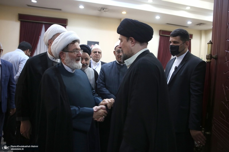 حاشیه های ادای احترام مهمانان خارجی چهلمین کنفرانس وحدت اسلامی به مقام شامخ حضرت امام خمینی (س)