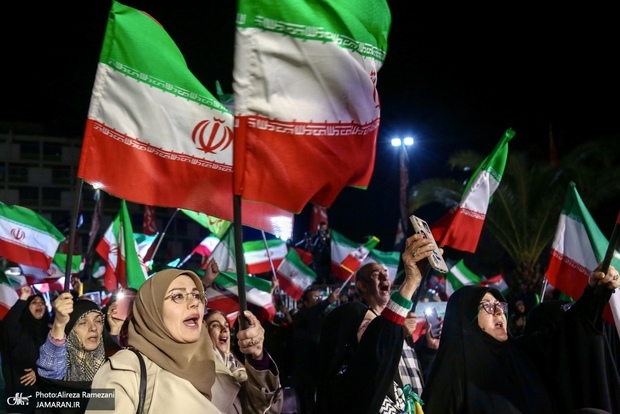 دانلود مداحی حماسی «وطن» با نوای محمود کریمی 