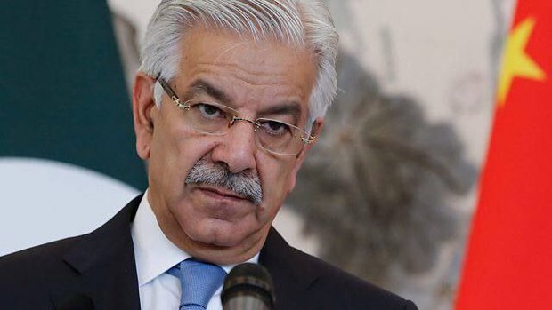 وزیر دفاع پاکستان: در کنار ایران ایستاده ایم/ سکوت دیگر گزینه مناسبی نیست

