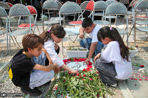 مراسم چهلمین روز شهدای جنگ تحمیلی ۱۲ روزه در قطعه 42 بهشت زهرا (س)