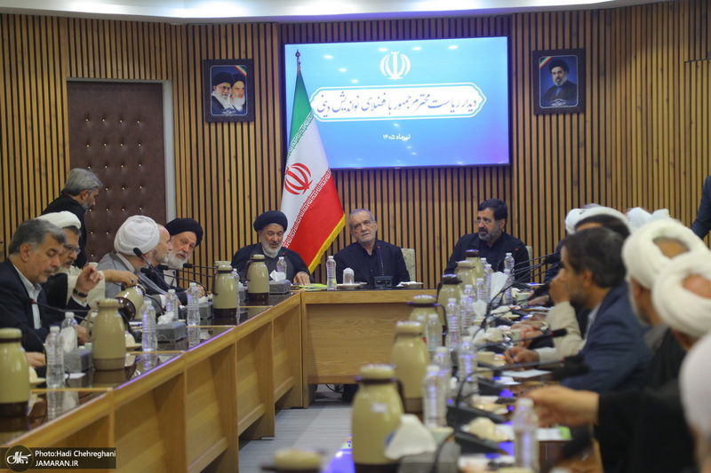 سفر رئیس جمهوری به قم و دیدار با مراجع و علما -2