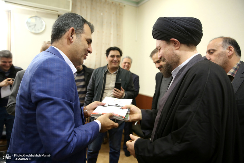 دیدارمدیران و جمعی از اعضای تحریه موسسه مطبوعاتی ایران و خبرگزاری ایرنا با سید حسن خمینی
