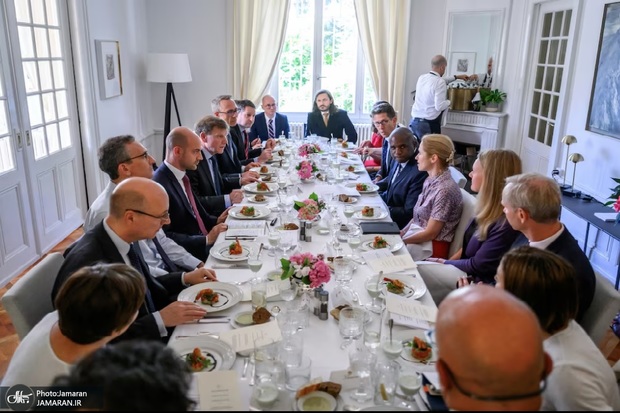 گفت‌وگوها پس از وقفه‌ای کوتاه در ژنو از سر گرفته شد / هیات اروپایی خواستار توقف موقت برای مشورت داخلی شده بود