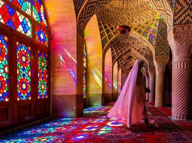 استفاده از چادر در مسجد نصیرالملک شیراز اجباری شد