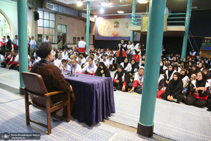 تجدید میثاق جمعی از جوانان هلال احمر با آرمان های حضرت امام خمینی (س)