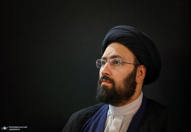 سید علی خمینی: سید حسن نصرالله نماد جمع میان عقلانیت و جهاد بود/ وعده ی صادق ۲ گوشه ای از توان هجومی ایران در مقابل تمام توان دفاعی دشمن بود/ سوخت معنوی موشک ها، ساختار اسلامی و مردمی نظام است/ به پاس داشتن رهبری شجاع و ملتی شجاع سجده شکر به جا مى آوریم