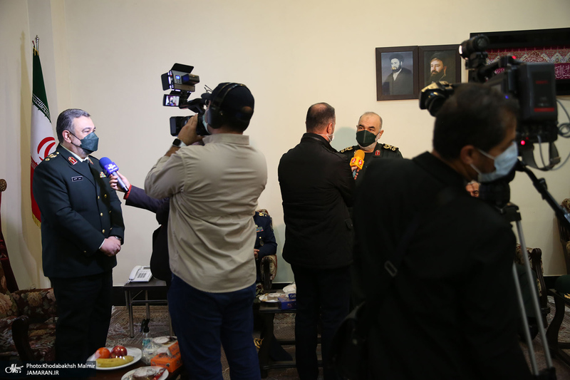 حاشیه های تجدید بیعت فرماندهان ارشد نیروهای مسلح با آرمان های امام خمینی (س)