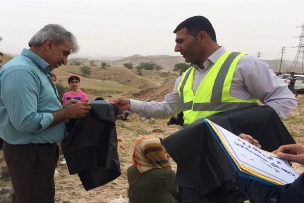 10 هزار کیسه زباله و بروشور آموزشی در خوی توزیع شد