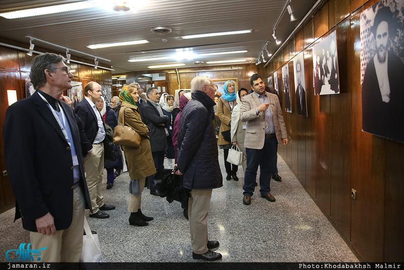 بازدید گردشگران آلمانی و اتریشی از بیت امام خمینی (س) در جماران 