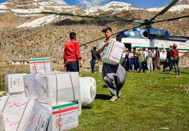 رئیس سازمان امدادونجات: 6هزار بسته غذایی در پلدختر توزیع شد