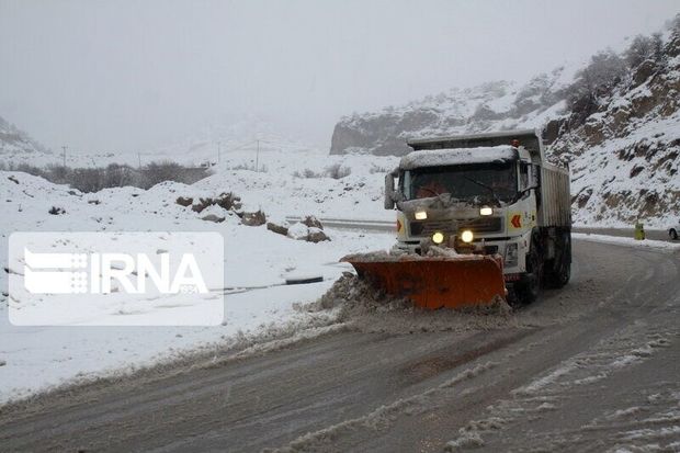 یک هزار و ۶۰۰ کیلومتر از جاده‌های استان مرکزی برفروبی شد