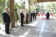 عکسی از دیدار دیپلماتیک روحانی با سفرای جدید ایران با رعایت فاصله گذاری اجتماعی