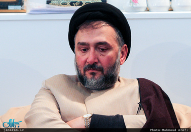 انتقاد ابطحی از حذف تصویر احمدی نژاد در شهر زادگاهش و جایگزینی آن با تصویر روحانی + عکس