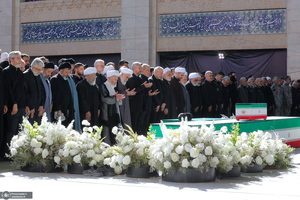 اقامه نماز بر پیکر مطهر رهبر شهید انقلاب و شهدای خانواده ایشان-3