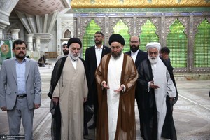 ادای احترام سید عمار حکیم به حضرت امام خمینی (س)