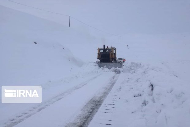 برف و کولاک ۷۸ راه روستایی استان زنجان را بست