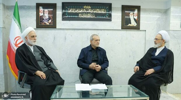 واگذاری عزل و نصب مقامات نظامی و انتظامی و اعلان صلح و جنگ به شورای موقت رهبری 