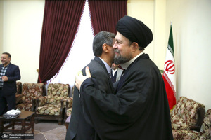 دیدار رییس و جمعی از معاونان و کارکنان ستاد اجرایی فرمان حضرت امام با سید حسن خمینی