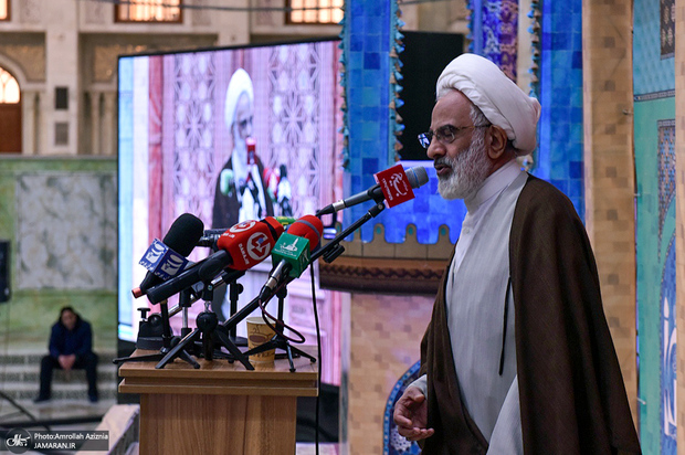 نماینده ولی فقیه در سپاه: مساجد نباید به فضاهای سکولار تبدیل شوند و نسبت به سرنوشت امت اسلامی و انقلاب بی‌تفاوت باشند/ دشمن پس از ناکامی در تصرف اهداف نظامی، اکنون به دنبال تغییر باورها و گرایش‌های مردم است