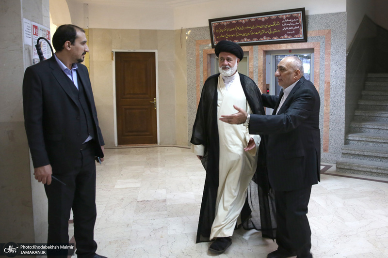 بازدید آیت الله نور مفید از نمایشگاه وکلای شرعی امام خمینی (س)