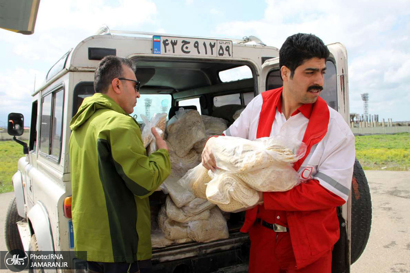 امداد رسانی در مناطق سیل زده + تصاویر