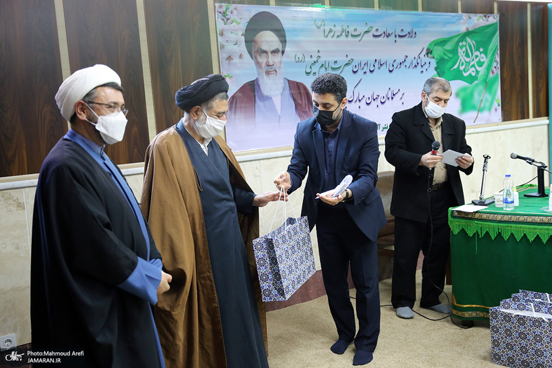 مراسم سالروز میلاد حضرت زهرا(س) و امام خمینی(ره) در موسسه تنظیم و نشر آثار امام(ره)