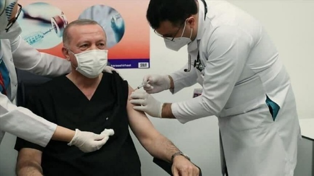 اردوغان برای کرونا چه واکسنی زد؟ + عکس
