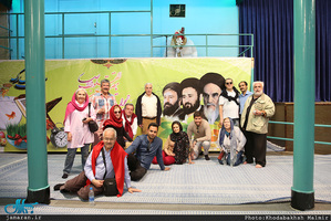 بازدید گردشگران خارجی از کشور پرتغال از بیت امام خمینی (س) از جماران
