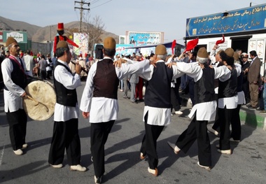 مسئولان استان مرکزی از مسافران نوروزی در اراک استقبال کردند