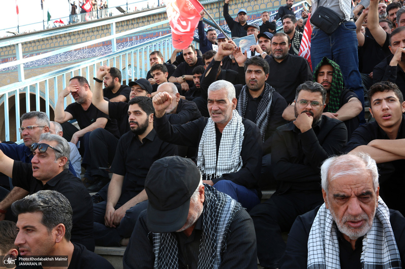 اقامه نماز بر پیکر مطهر رهبر شهید انقلاب-2