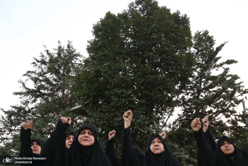 مراسم اهتزاز بزرگترين پرچم عزاداری در تهران