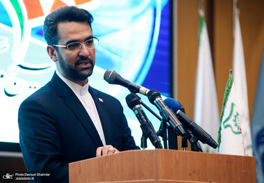 آذری‌ جهرمی: فکر می‌کنند فضای مجازی مانند صداوسیماست؛ یک نفر از بالا برای اتاق خبر تصمیم می‌گیرد، همه باید تکرار کنند و مردم بشنوند/ آمار درست می‌کنند که 60 درصد مردم به شبکه‌های داخلی آمده‌اند؛ چه‌فایده؟