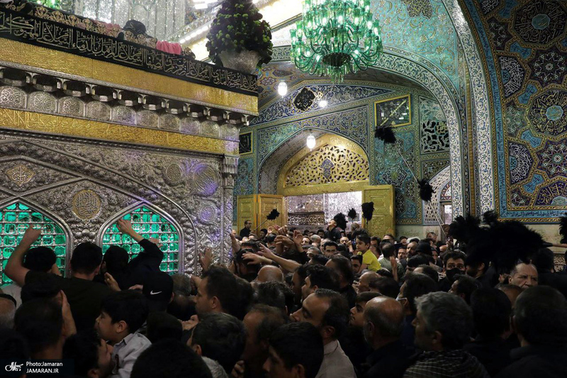 زائران حرم مطهر رضوی در روز شهادت امام رضا (ع)