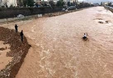 قطعی آب و برق ۷۵ روستای معمولان براثر سیل  مسدود شدن جاده خرم‌آباد-پلدختر +عکس