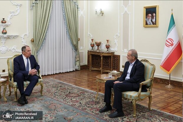 پزشکیان: ایران هیچ اختلاف بنیادینی با کشورهای منطقه ندارد و آماده حل‌وفصل مسائل از مسیر گفت‌وگو است / مداخلات و سیاست‌های تفرقه‌افکنانه آمریکا عامل اختلاف و بی‌ثباتی در منطقه است 