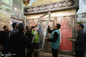 غباروبی ضریح مطهر حضرت عبدالعظیم حسنی (ع) و امام زاده حمزه (ع)