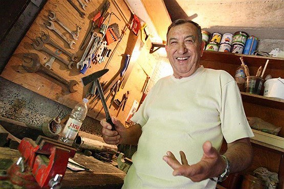 تصویری از به یادماندنی ترین سرمربیان تاریخ پرسپولیس در کارگاه نجاری! 
