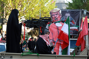 راهپیمایی دختران «جان‌فدای ایران» -۱
