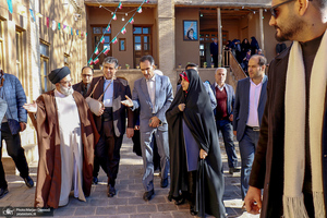 بازدید زهرا بهروزآذر، معاون رئیس جمهور از بیت تاریخی امام در خمین