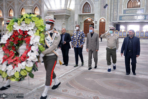 ادای احترام نوه نلسون ماندلا نسبت به مقام شامخ امام خمینی (س)