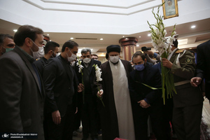 وداع با پیکر مطهر شهید محسن فخری زاده در حرم امام خمینی(س)