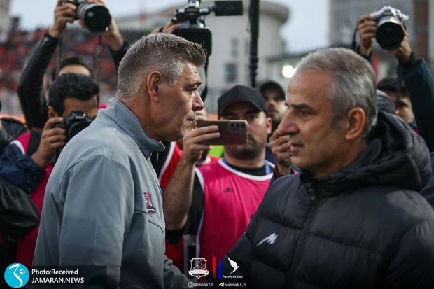 سرمربی نساجی پشت بازیکنانش درآمد
